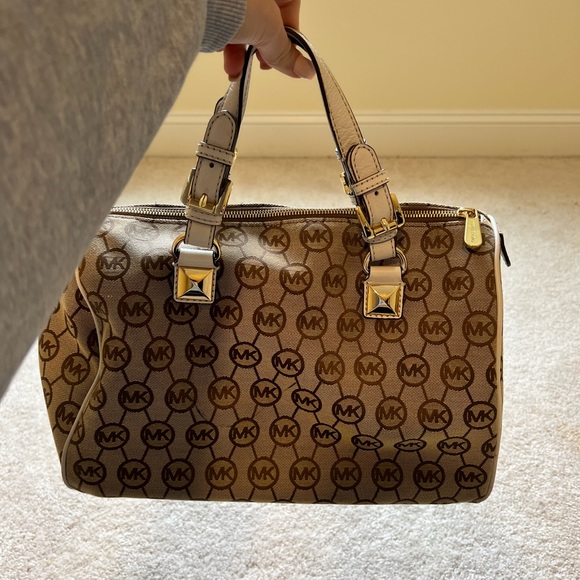 Michael Kors Grayson Satchel Large Size MINT CONDITION!! - Picture 4 of 10